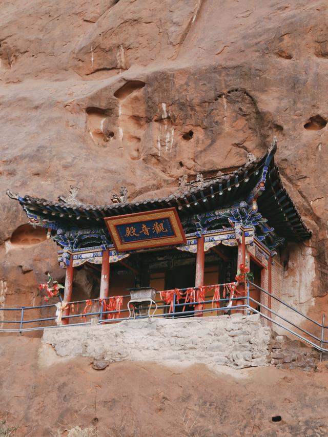 甘肃神秘北凉洞窟，悬崖上的千年佛寺，古人是怎么在峭壁上开凿的