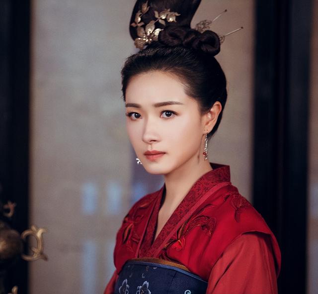 因长的太漂亮，七次拒绝导演“要求”被封杀，如今43岁凭实力走红