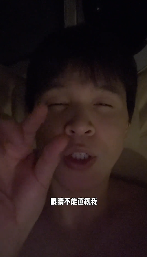踢到铁板！印度高种姓游上海，让沪爷低三下四伺候，被骂一顿轰走