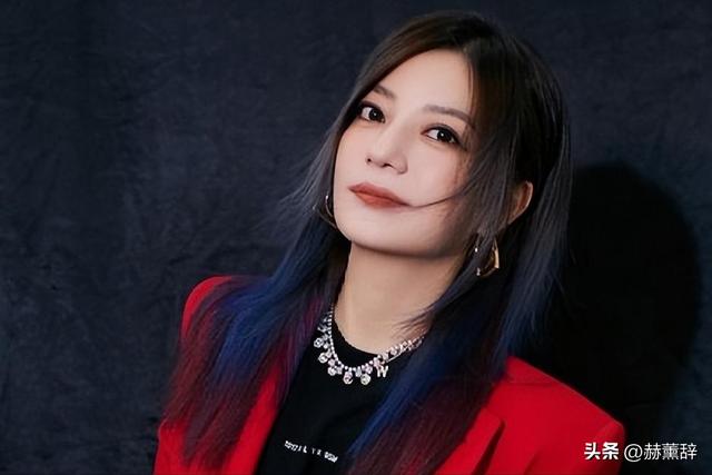 不顾形象亲日辱华，野心勃勃的赵薇露出真面目后，如今下场有多惨