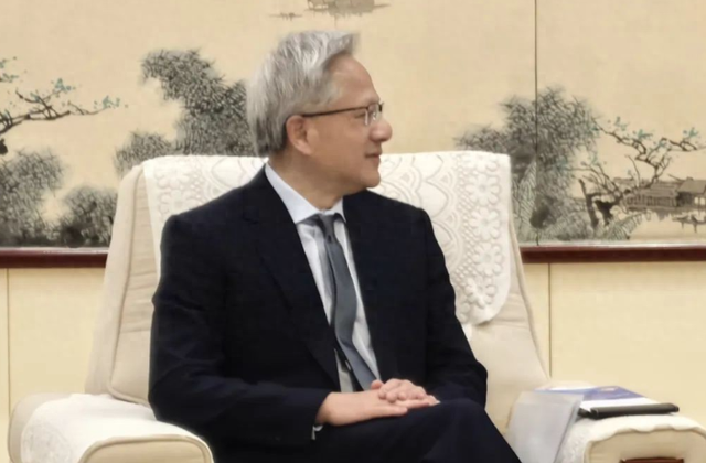 特朗普迁怒普京：100%关税威胁，黄仁勋闪现北京，特朗普访华有戏