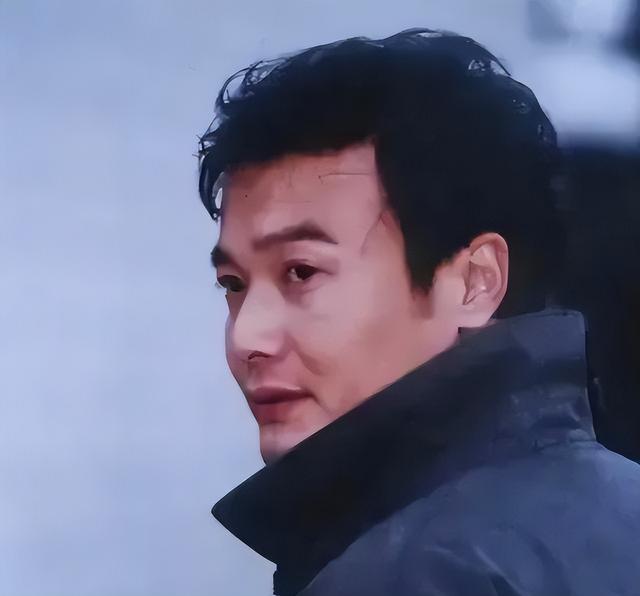 父亲是导演，母亲是老戏骨，62岁无儿无女，遗憾没让母亲当奶奶！