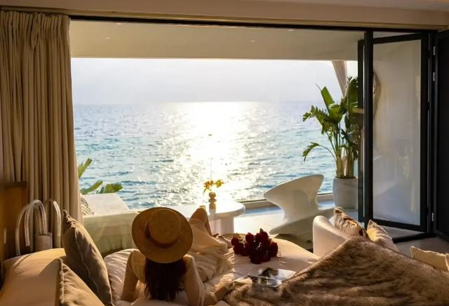 酒店里，挤满了偷偷开房的已婚女性