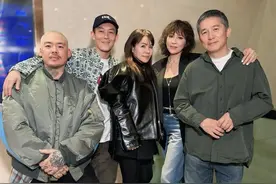 44岁陈冠希低调现身香港，与刘嘉玲夫妇聚会，一身潮牌又瘦了不少图片