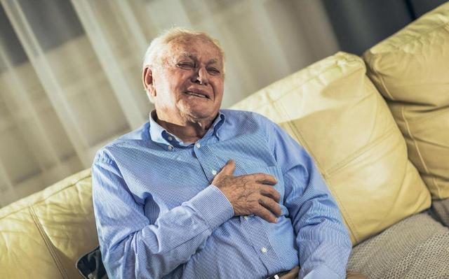 人有没有心梗，散步就知道？得心梗的人，散步常有这5个表现