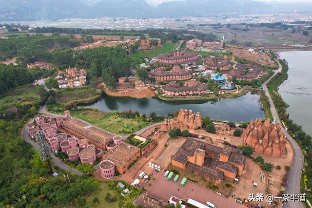 自驾营地：云南红河州免费床车房车露营地停车场主要景点特色美食