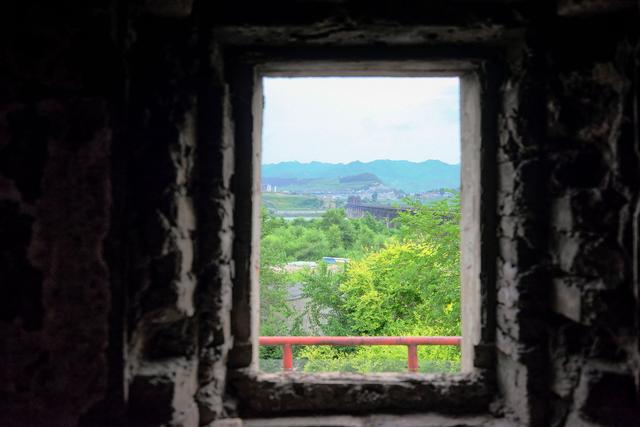 鸭绿江国门景区，领略中朝边境的异域风光，还是红色研学的好去处