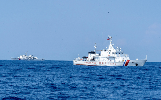 中国海警船与海军军舰冲撞？中方回应