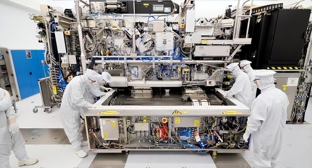 不装了！荷兰就光刻机对中国亮明态度 日媒：我们“上当”了