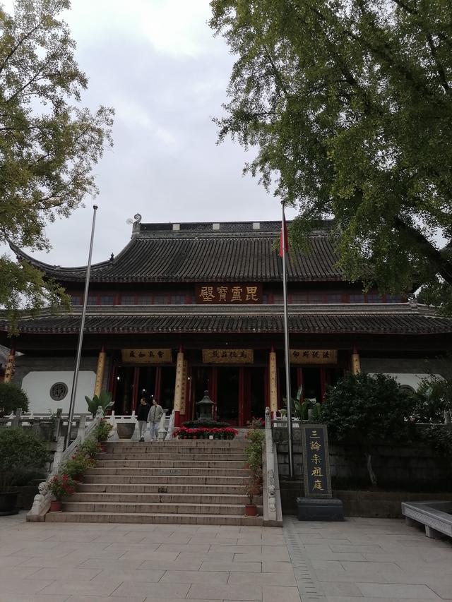 栖霞山看红叶，两条经典游览路线规划建议。
