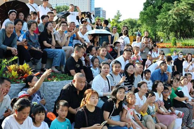 新民大街太火爆了！长春很多人都去了！今天咱也必须去！