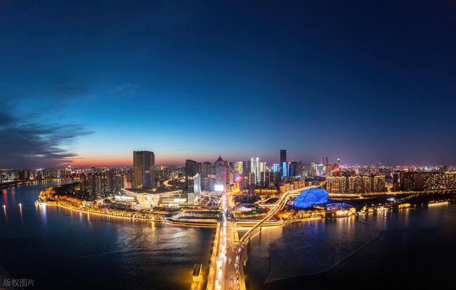 辽宁这座特大城市，是东北最大的交通枢纽，有8市共用国际机场！