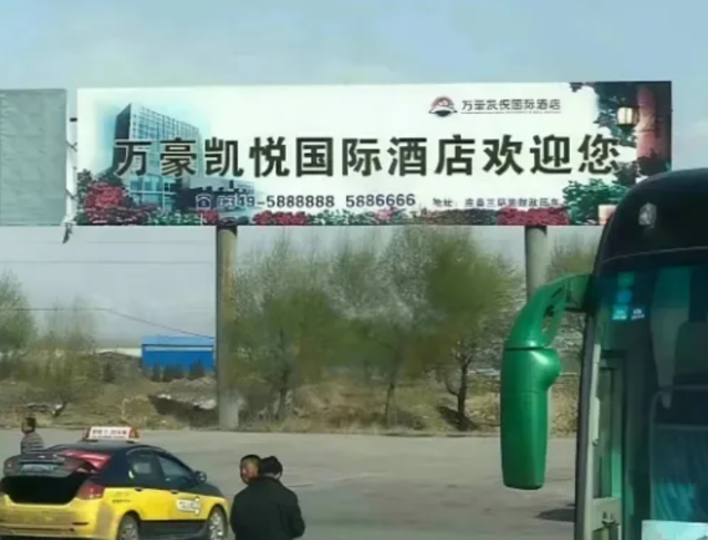 200元一晚的希尔顿，快让县城年轻人爽翻了