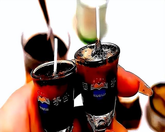 茅台员工透露：买茅台附赠的小酒杯。压根就不只是用来喝酒的