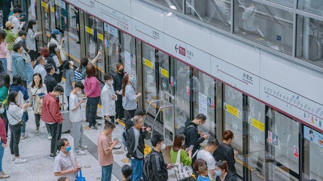 德国记者来河南旅游，游玩三天后懵了：欧洲迟早会被中国 “卷” 倒