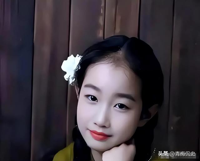 辛柏青带17岁女儿寺庙祈福！父女俩一直牵着手，李乃文也陪在身边