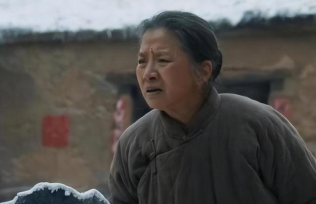 原来他是迟蓬丈夫，难怪66岁能出演《生万物》，有个好丈夫太重要