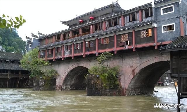 曾经风口浪尖上的凤凰古城：只是我们都变了