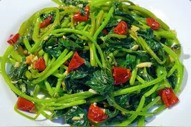 炒红薯叶，切记别焯水和直接下锅炒，教你饭店技巧，大鱼大肉不换图片