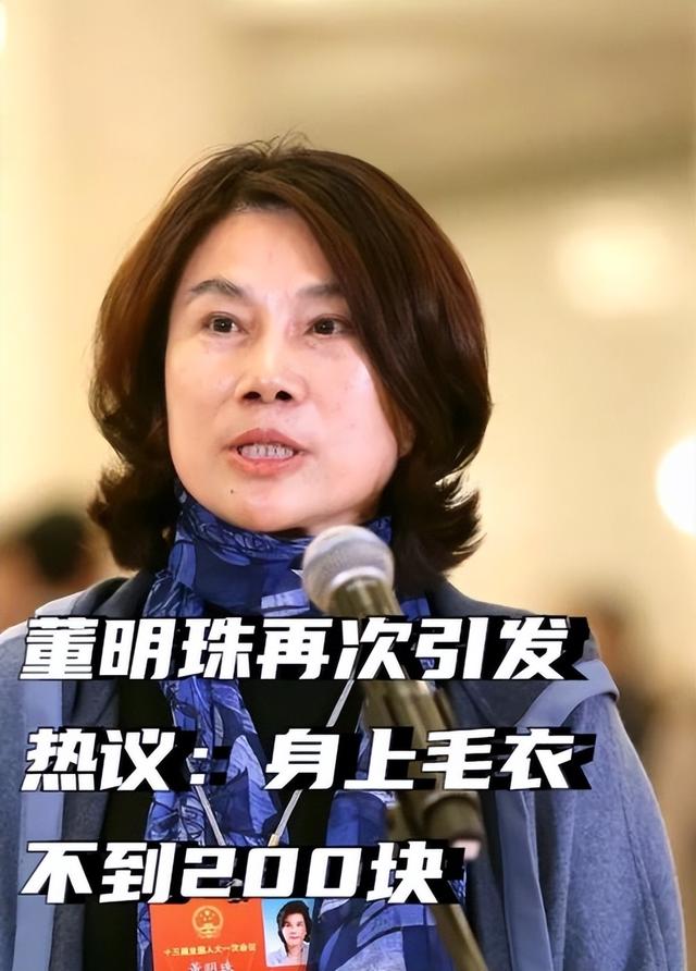 董明珠逛成都太古里，穿粉装大笑毫无架子，70多岁仍在拼事业