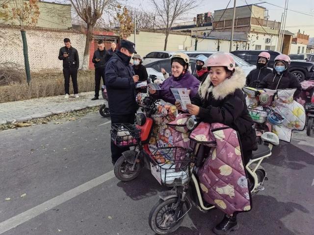 12月1日起，电动车又有新规，2类车禁止上路，5大违法行为严查！