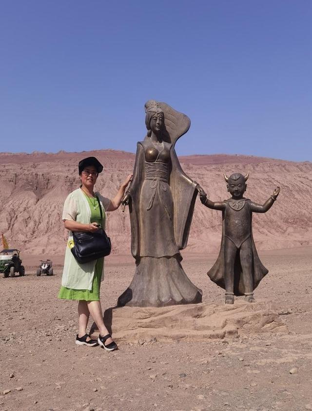 游新疆中国热极火焰山