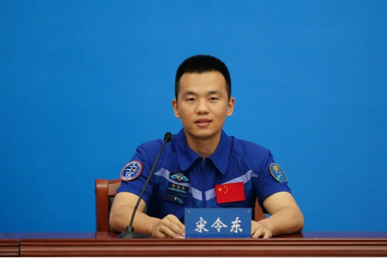 【长安先导—看未来】神舟十九号航天员乘组太空归来后首次公开亮相！