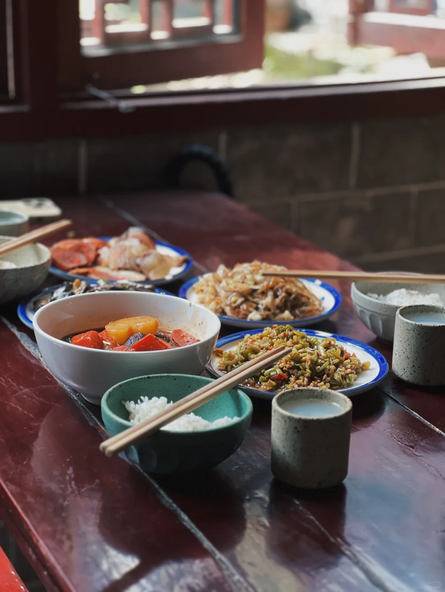 闯入青城山秘境！人少景美适合亲子徒步，还有成都最贵斋饭50元