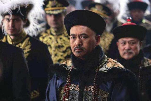 光绪帝临终前咬破手指，井栏写下2字	，百年后维修工惊出冷汗！