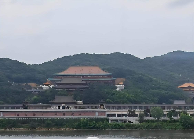 为啥欧美著名教堂大多不收费，国内寺庙普遍收费，原因其实很简单