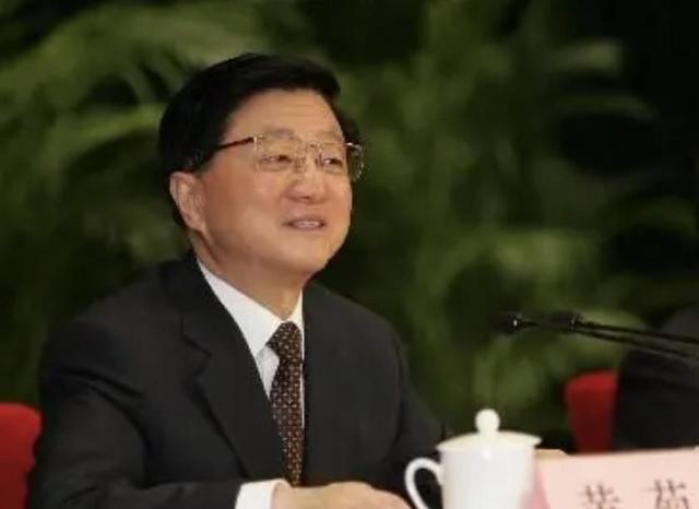 他从政上海40多年，后官至正国级，逝世8年后为何迁出八宝山？