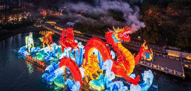 40届秦淮灯会来啦！桨声灯影里，又见金陵不夜天