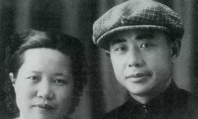 开国上将陪侍病重妻子，不料妻子指着主治医生：你娶了她我才安心
