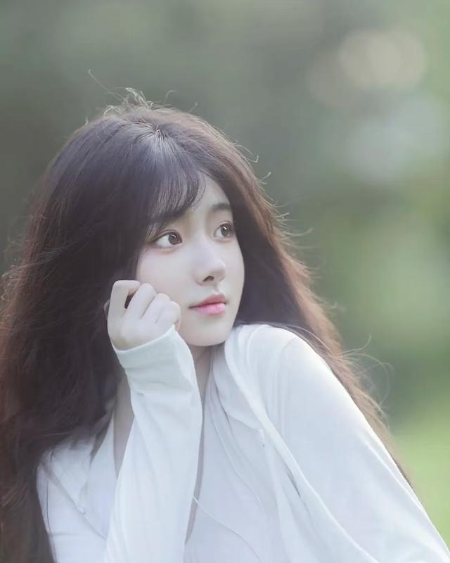 甘肃兰州一校花，楚楚动人，我见犹怜，这气质堪称校园白月光