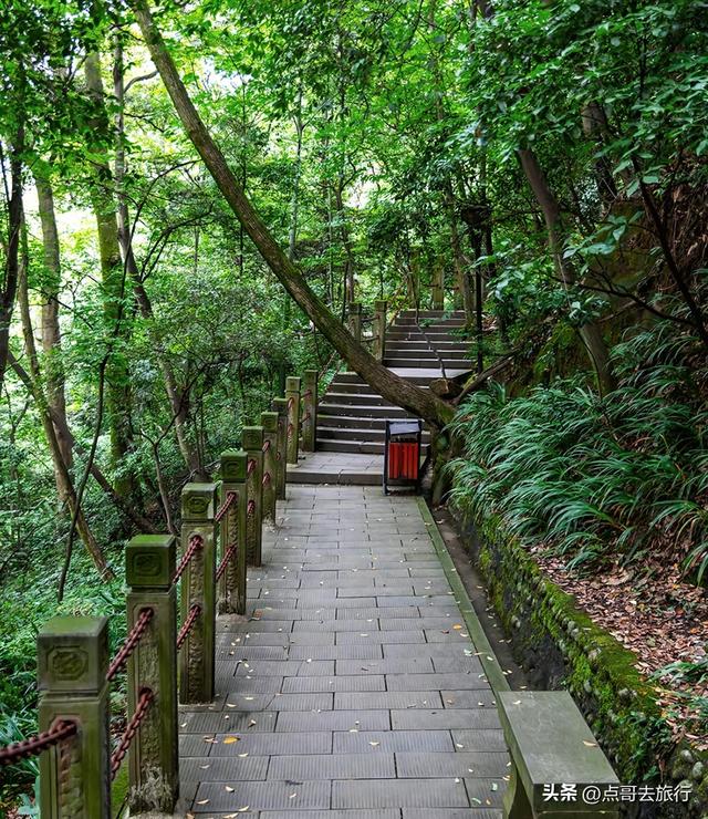 成都都江堰钻石徒步线路，都不要门票，360度观景台，让人惊叹！