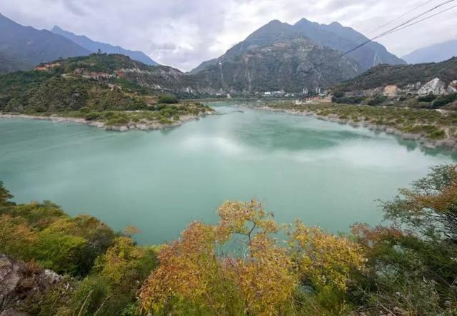 玉垒关下何奇？两江交汇！