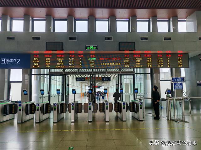 邯郸到邢台半个小时的路却两个小时才到，绿皮车一晚点就开始摆烂