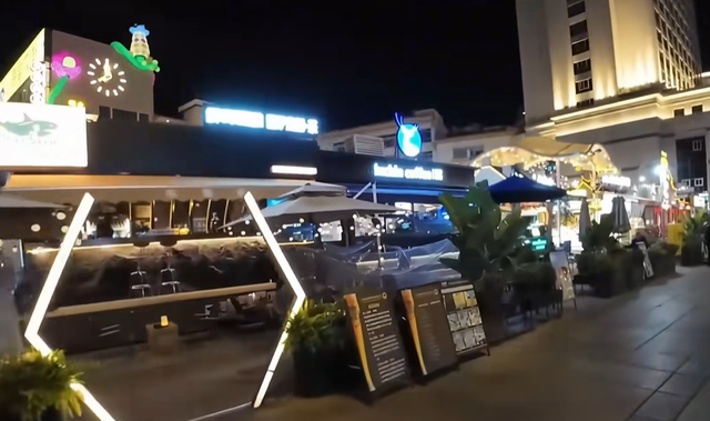 爱尔兰情侣带着偏见来中国旅游，结果不到二十四小时就被打脸三次
