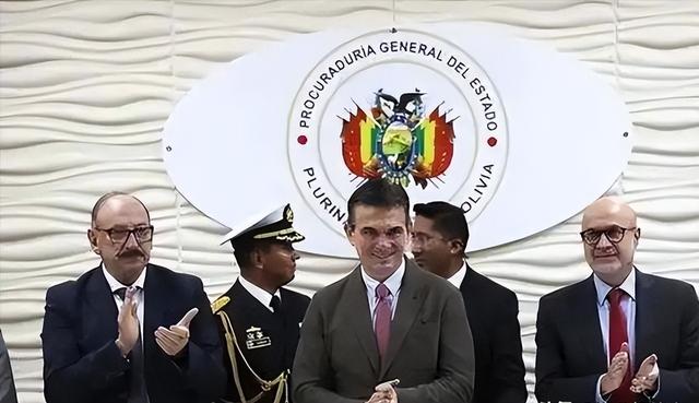 对华合约全部撕毁！中国又一伙伴背后捅刀子，骗走了20亿倒向美国