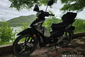 弯梁车油箱小，续航焦虑怎么解决，其实挺简单的，一瓶油就够了…图片