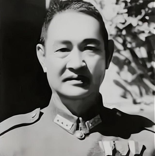 17岁嫁54岁将军，结婚32年怀孕16次，死后葬八宝山，名字家喻户晓