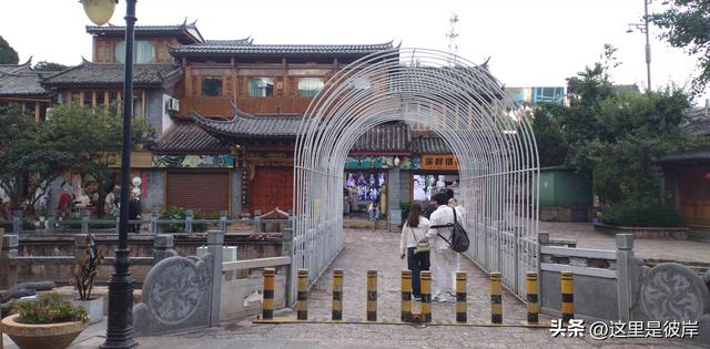 丽江古城大水车及周边景色
