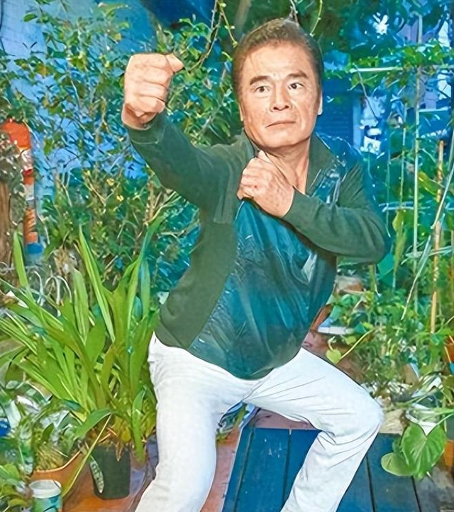“6个老婆”同住一室，每人每月7万零花钱，71岁又娶第七房小娇妻