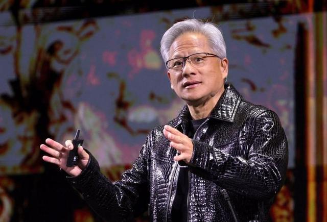 黄仁勋知错，来华表忠心？美前商务部长承认，对华芯片战略失败