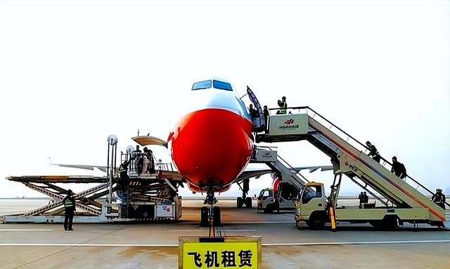 你以为航空公司靠机票赚钱？其实机票只是零头，真正的暴利揭晓