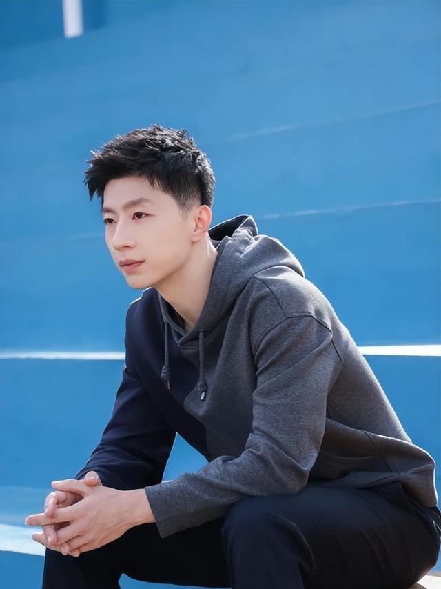 马龙没想到，受邀观礼阅兵仅半月，自己再因张继科一句话口碑暴涨