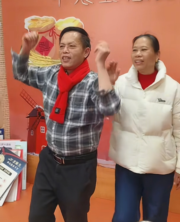 梁志辉爸妈直播间犯了一个致命错误	，网友质疑会给志辉带来压力