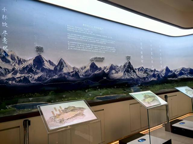 天山雪莲博物馆探秘：中华仙草的自然人文之旅