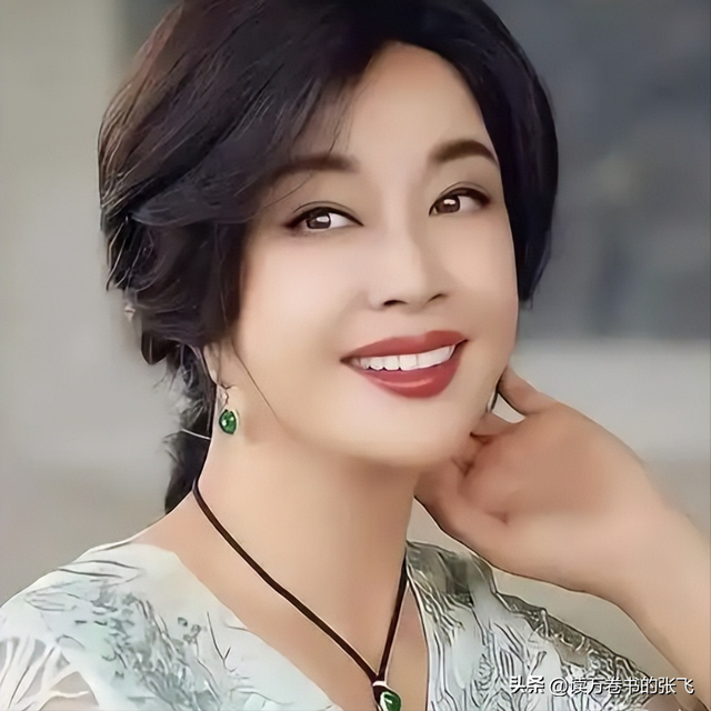 刘晓庆担心的事发生了！意外摔倒、分不清人，75岁不服老不行了？