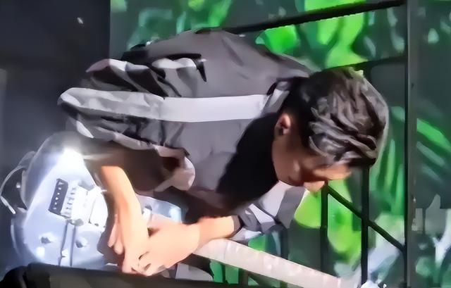 王菲也没想到，自己的现任男友谢霆锋	，竟走上了和李亚鹏一样的路